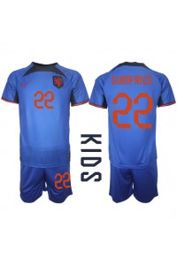 Alankomaat Denzel Dumfries #22 Jalkapallovaatteet Lasten Vieraspeliasu MM-kisat 2022 Lyhythihainen (+ Lyhyet housut)